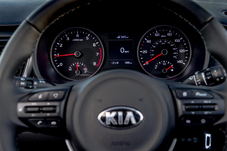 Панель приборов Kia Rio 5-Door 2017 года  (UK) (фото 64 из 145)